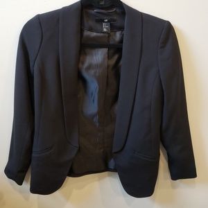H&MBlack fitted blazer. Slim fit. Size 2